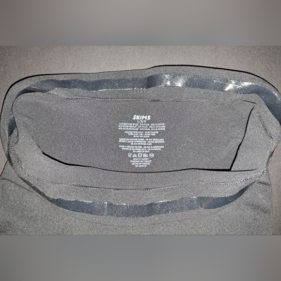 💕NEW SKIMS Seamless Sculpt Mid Rise Waist Thigh BBL Shaping Shorts Black ONYX L - Picture 7 of 12